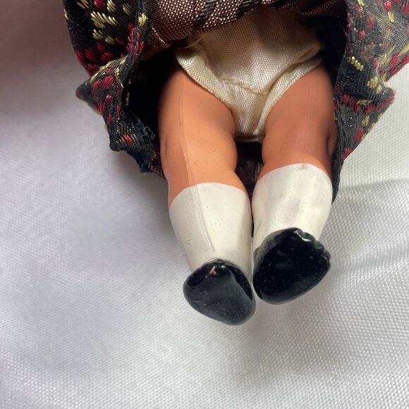 Vintage Handcrafted European Folk Art Doll With Traditional Dress & Hat Collecti - Picture 2 of 8